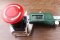[E] สวิตช์ปุ่มกด หยุดฉุกเฉิน ปุ่มสีแดง พร้อมไฟสถานะ 12 V LA167-D8-11ZS ขนาด 22 mm รุ่น 2NC